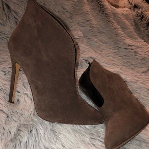 Brown heel/bootie